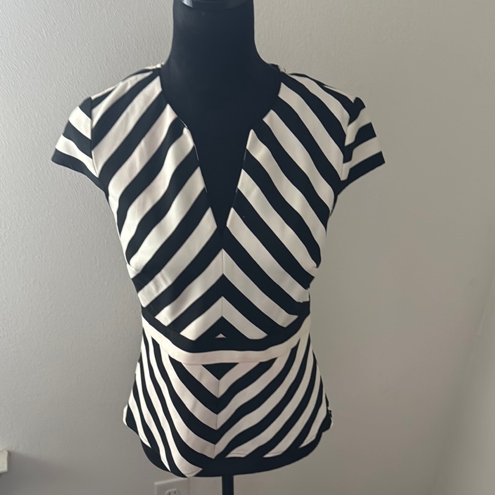 Ann Taylor Black/White Plaid Piped Peplum Top cap sleeves Size 2